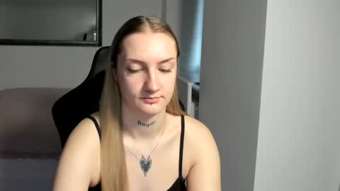 Snapshot of alexafragile chatting on 10-08-25, 10:57 Alexa online show from 10-08-25, 10:57