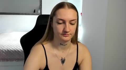 Snapshot of alexafragile chatting on 10-18-25, 11:00 Alexa online show from 10-18-25, 11:00