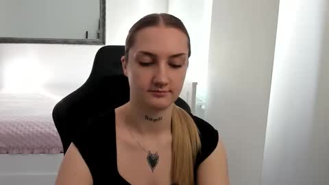 Snapshot of alexafragile chatting on 10-29-25, 12:51 Alexa online show from 10-29-25, 12:51