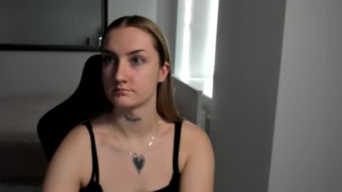 Snapshot of alexafragile chatting on 11-05-25, 01:44 Alexa online show from 11-05-25, 01:44