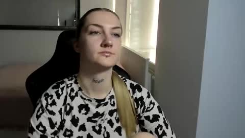 Snapshot of alexafragile chatting on 11-08-25, 01:11 Alexa online show from 11-08-25, 01:11