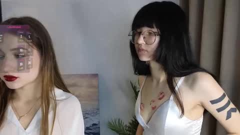 Emma - blonde and Mia - dark online show from 09-10-25, 04:45
