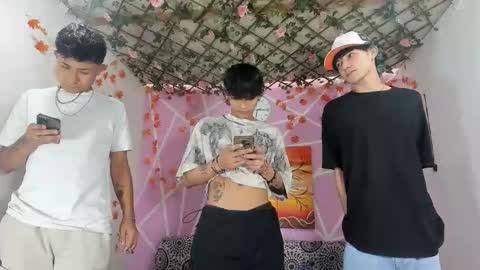 chicos hot online show from 12-19-25, 07:21