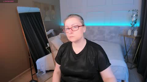 Snapshot of alexandra_kind chatting on 03-29-26, 08:31 Alexandra online show from 03-29-26, 08:31