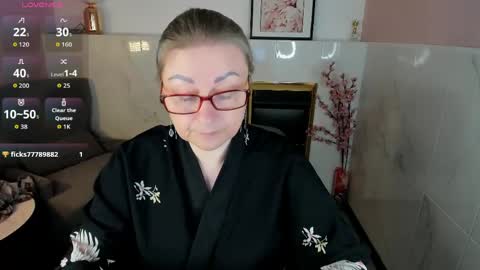 Snapshot of alexandra_kind chatting on 04-17-26, 01:58 Alexandra online show from 04-17-26, 01:58