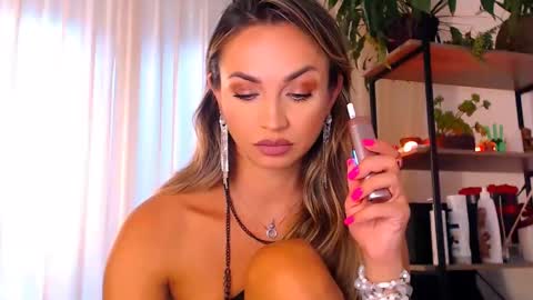 Snapshot of alexandrawooow chatting on 09-10-25, 01:55 alexandrawooow online show from 09-10-25, 01:55