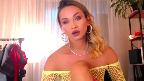 Snapshot of alexandrawooow chatting on 06-20-26, 05:05 alexandrawooow online show from 06-20-26, 05:05