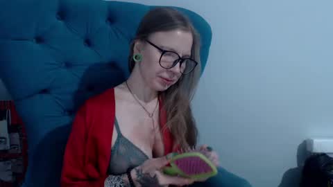 Snapshot of alexandrazaryanova chatting on 02-07-25, 06:45 Alexandra online show from 02-07-25, 06:45