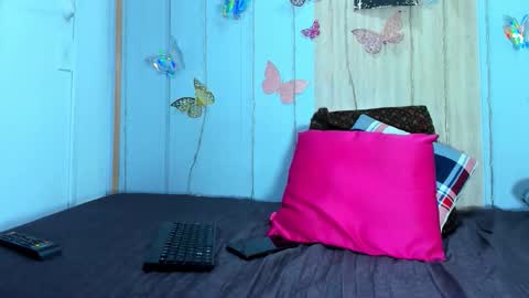 Snapshot of alexe_xx chatting on 04-18-26, 02:37 Alex online show from 04-18-26, 02:37