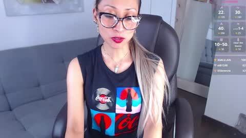 Snapshot of alexia_james_ chatting on 04-10-26, 09:30 Alexa online show from 04-10-26, 09:30
