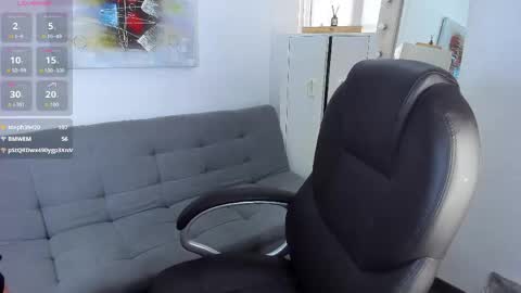Snapshot of alexia_james_ chatting on 05-22-26, 08:47 Alexa online show from 05-22-26, 08:47