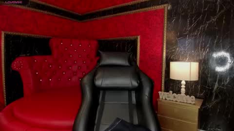 Alexiaa  Online 1430 to 2100 GMT-5 online show from 11-12-25, 01:33