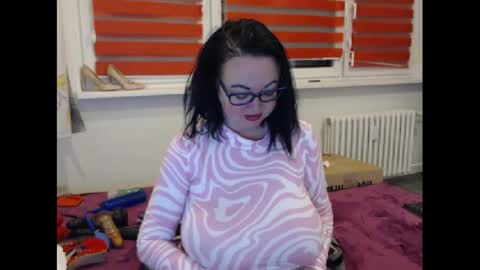 Snapshot of alexie33 chatting on 01-31-25, 06:14 alexie33 online show from 01-31-25, 06:14