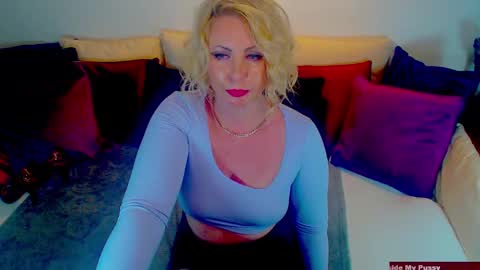 Snapshot of alexine_mcqueen chatting on 01-21-25, 11:13 Alexine McQueen online show from 01-21-25, 11:13