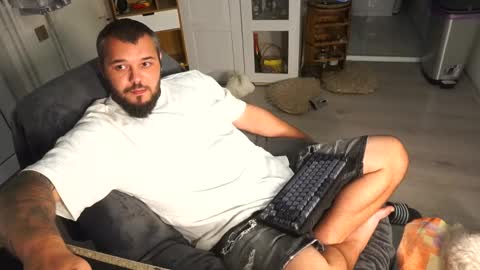 Snapshot of alexirr chatting on 09-10-25, 08:42 Alex online show from 09-10-25, 08:42