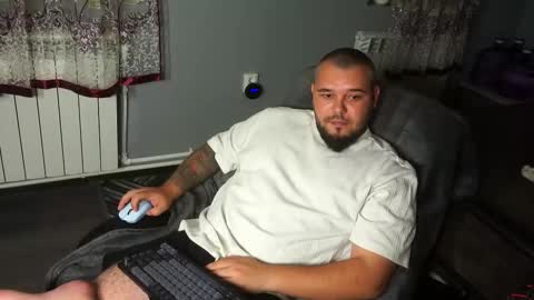 Snapshot of alexirr chatting on 10-19-25, 09:04 Alex online show from 10-19-25, 09:04