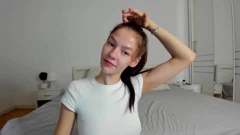 Snapshot of alexisyourdream chatting on 09-10-25, 06:35 Alex online show from 09-10-25, 06:35