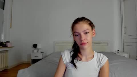 Snapshot of alexisyourdream chatting on 09-12-25, 05:40 Alex online show from 09-12-25, 05:40