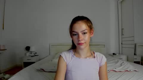 Snapshot of alexisyourdream chatting on 09-19-25, 07:21 Alex online show from 09-19-25, 07:21