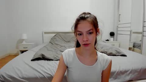 Snapshot of alexisyourdream chatting on 10-03-25, 05:54 Alex online show from 10-03-25, 05:54