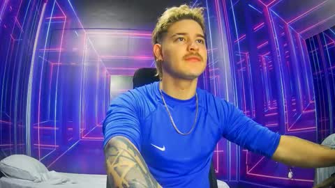 Snapshot of alexpierss chatting on 09-30-25, 07:19 Alex online show from 09-30-25, 07:19