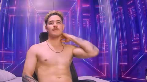 Snapshot of alexpierss chatting on 10-01-25, 07:20 Alex online show from 10-01-25, 07:20