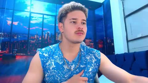 Snapshot of alexpierss chatting on 10-13-25, 07:03 Alex online show from 10-13-25, 07:03