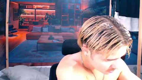 Snapshot of alexpierss chatting on 10-15-25, 07:14 Alex online show from 10-15-25, 07:14