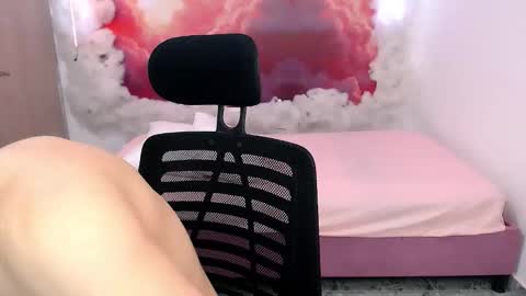 Snapshot of alexpierss chatting on 10-21-25, 07:58 Alex online show from 10-21-25, 07:58