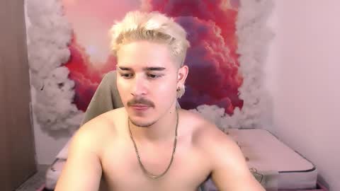 Snapshot of alexpierss chatting on 10-22-25, 07:13 Alex online show from 10-22-25, 07:13