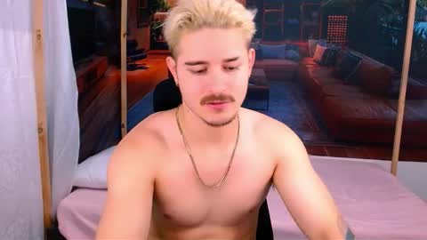 Snapshot of alexpierss chatting on 10-31-25, 07:26 Alex online show from 10-31-25, 07:26