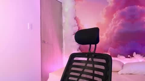 Snapshot of alexpierss chatting on 11-07-25, 07:03 Alex online show from 11-07-25, 07:03