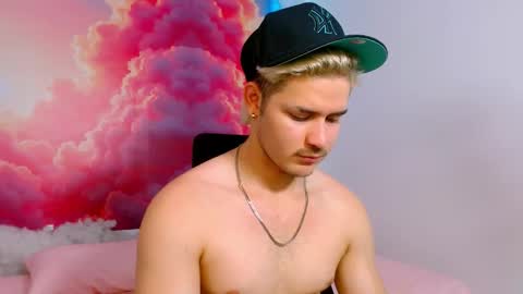 Snapshot of alexpierss chatting on 11-08-25, 07:01 Alex online show from 11-08-25, 07:01