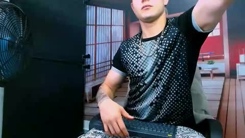 Snapshot of alexpierss chatting on 11-10-25, 07:13 Alex online show from 11-10-25, 07:13