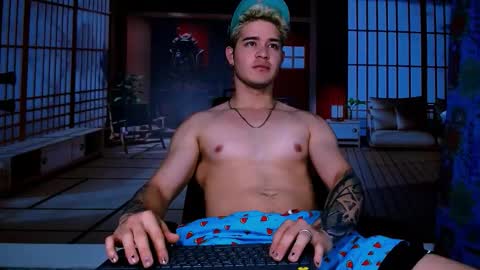 Snapshot of alexpierss chatting on 11-12-25, 07:13 Alex online show from 11-12-25, 07:13