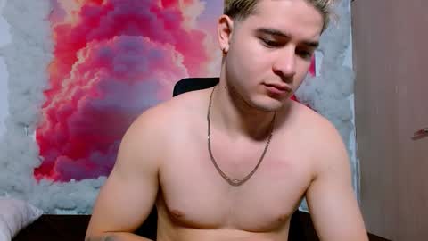 Snapshot of alexpierss chatting on 11-18-25, 07:07 Alex online show from 11-18-25, 07:07
