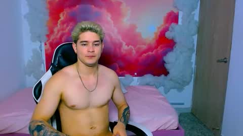 Snapshot of alexpierss chatting on 11-28-25, 08:11 Alex online show from 11-28-25, 08:11