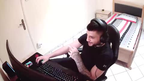 alexthepro00 online show from 05-17-26, 01:36