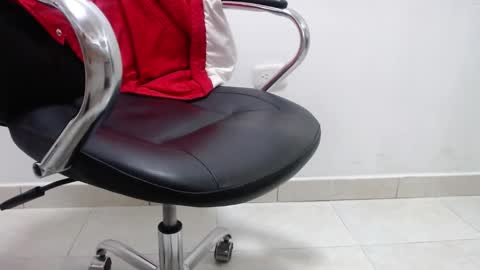 Snapshot of alextwunkk chatting on 12-15-24, 02:37 Alex online show from 12-15-24, 02:37