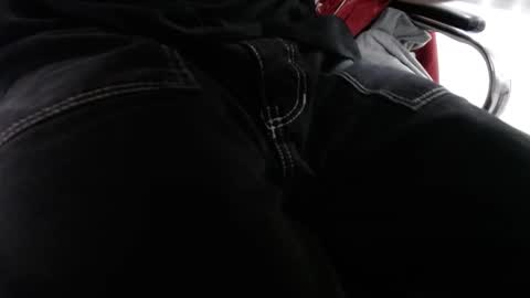 Snapshot of alextwunkk chatting on 01-05-25, 01:35 Alex online show from 01-05-25, 01:35