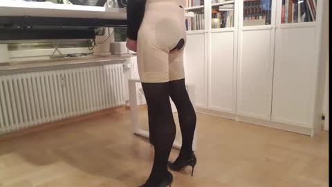 Shyshiny online show from 12-24-24, 11:33