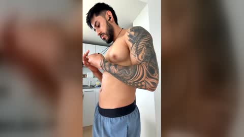 Snapshot of alexxxmachine chatting on 01-17-26, 03:17 Alex freelance model instagram alex b229 online show from 01-17-26, 03:17