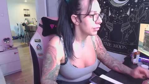 Snapshot of alexyasnow chatting on 10-15-25, 06:30 alexyasnow online show from 10-15-25, 06:30