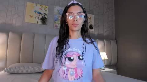 Snapshot of alezkarain chatting on 10-31-25, 02:45 AlezkaRain online show from 10-31-25, 02:45