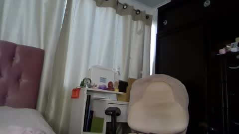 Snapshot of alia054 chatting on 12-04-24, 12:25 Alia online show from 12-04-24, 12:25