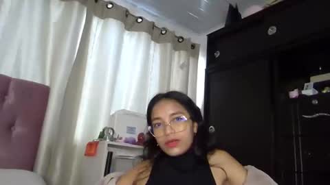 Snapshot of alia054 chatting on 12-04-24, 03:32 Alia online show from 12-04-24, 03:32