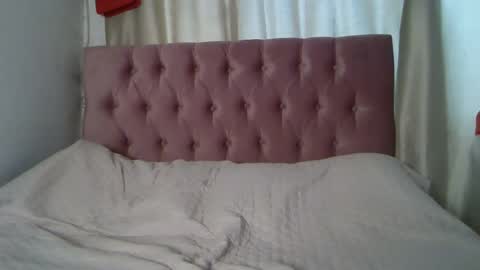 Snapshot of alia054 chatting on 12-10-24, 06:49 Alia online show from 12-10-24, 06:49