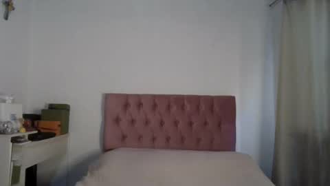 Snapshot of alia054 chatting on 01-17-25, 12:52 Alia online show from 01-17-25, 12:52