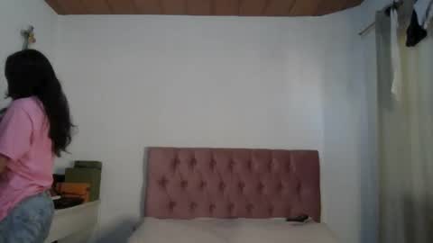 Snapshot of alia054 chatting on 01-22-25, 12:49 Alia online show from 01-22-25, 12:49