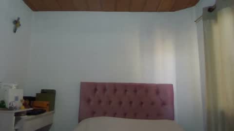 Snapshot of alia054 chatting on 02-04-25, 12:44 Alia online show from 02-04-25, 12:44